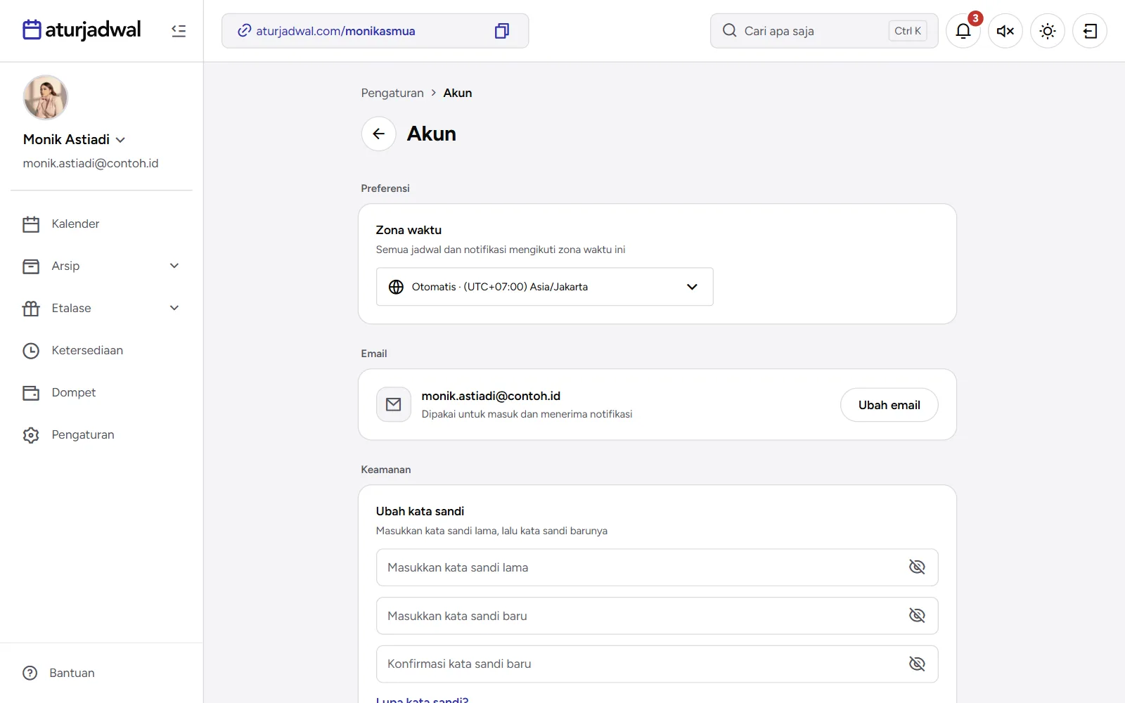 Tangkapan layar: Pengaturan Akun dengan zona waktu Otomatis, email, dan kata sandi, tampilan desktop