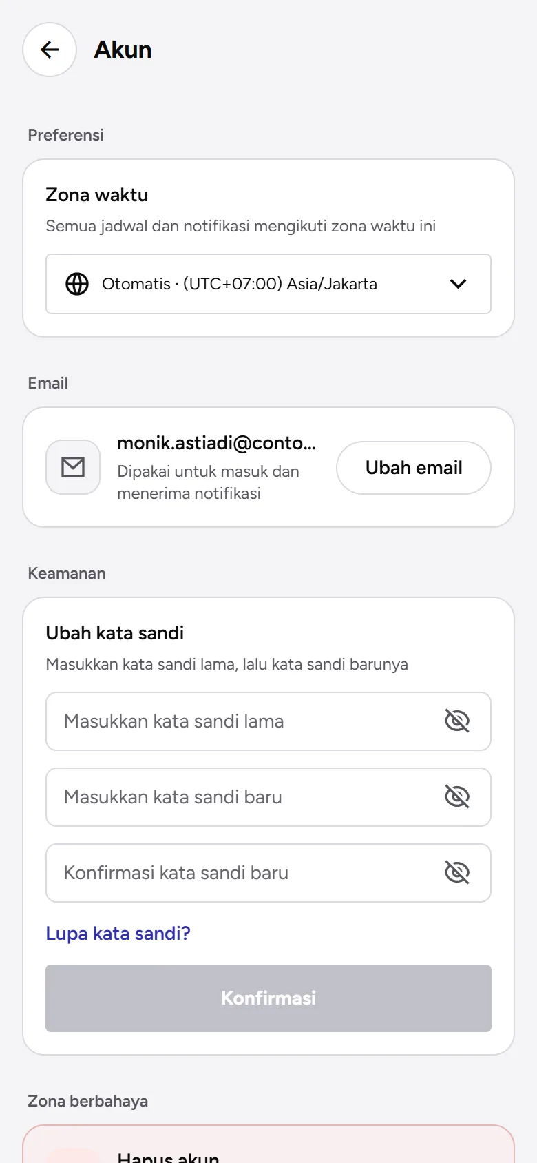 Tangkapan layar: Pengaturan Akun dengan zona waktu Otomatis, email, dan kata sandi, tampilan ponsel