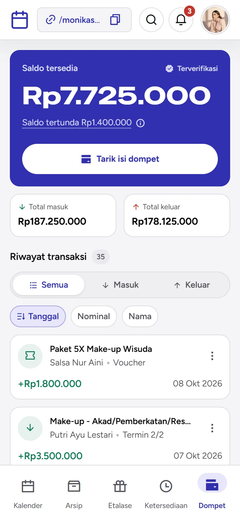 Tangkapan layar: halaman Dompet dengan Saldo tersedia, penjelasan Saldo tertunda, Total masuk, dan Total keluar, tampilan ponsel