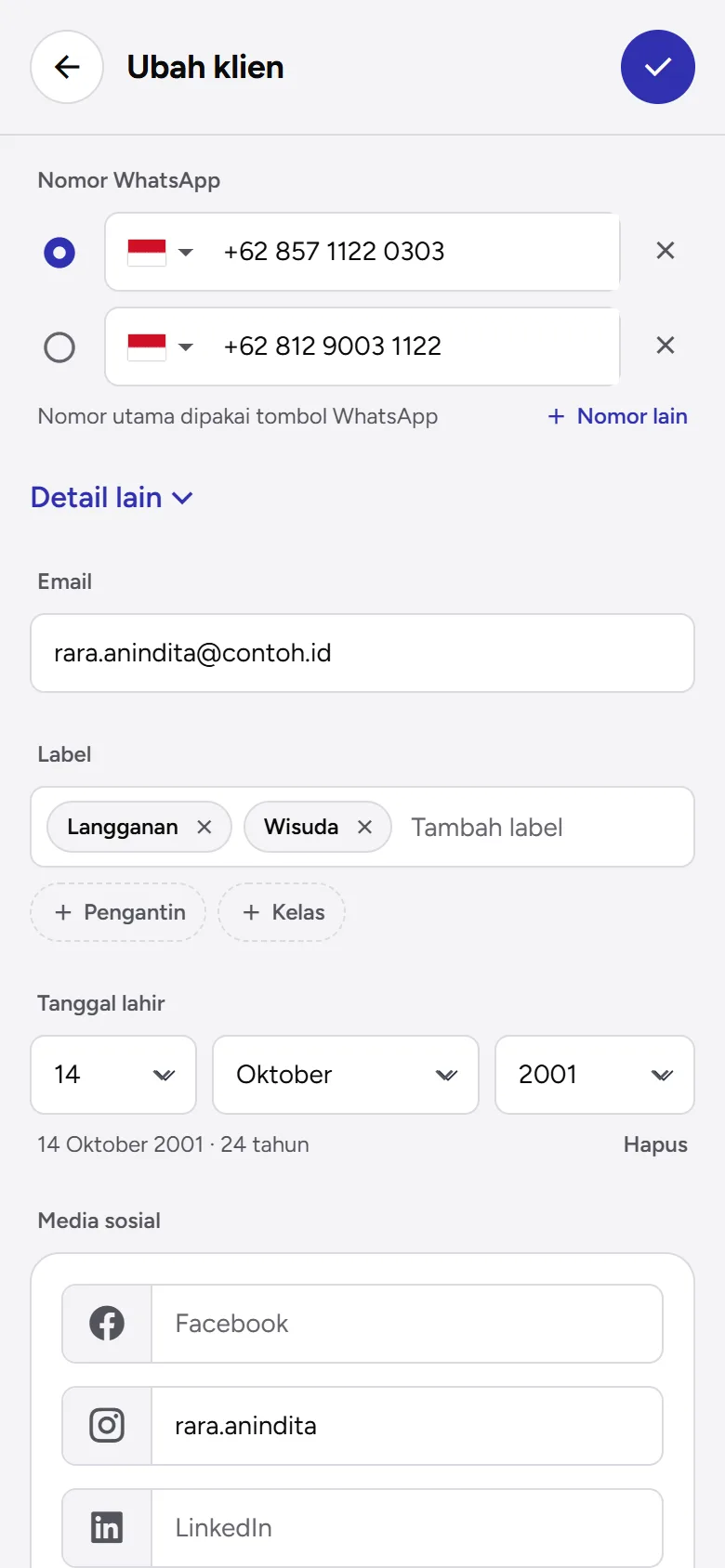 Tangkapan layar: formulir Ubah klien dengan foto, dua nomor WhatsApp, dan Detail lain terbuka, tampilan ponsel