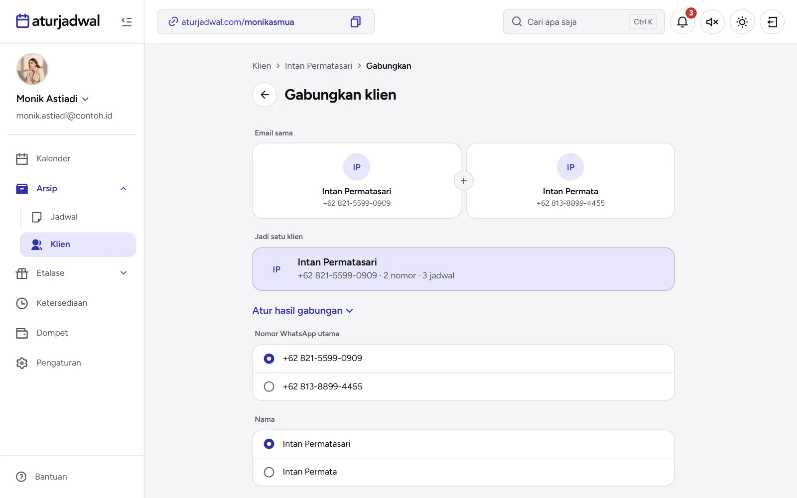 Tangkapan layar: layar Gabungkan klien dengan pratinjau Jadi satu klien dan Atur hasil gabungan, tampilan desktop