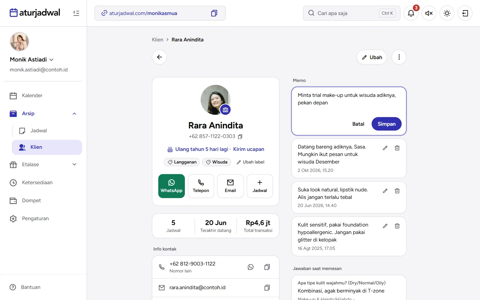 Tangkapan layar: profil klien dengan label dan kotak Tulis memo yang sedang diisi, tampilan desktop