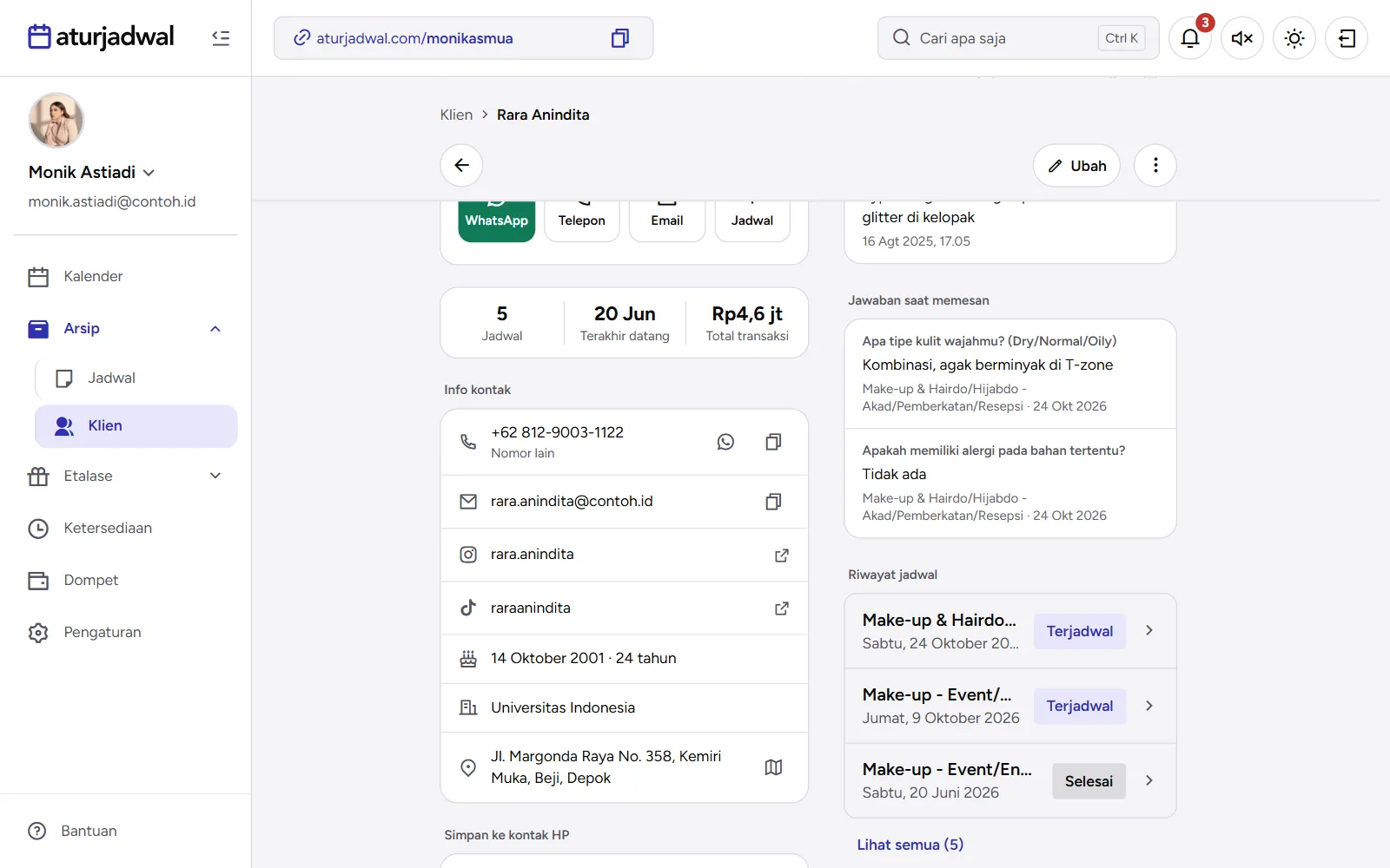 Tangkapan layar: profil klien dengan ringkasan jadwal, info kontak, jawaban saat memesan, dan riwayat jadwal, tampilan desktop