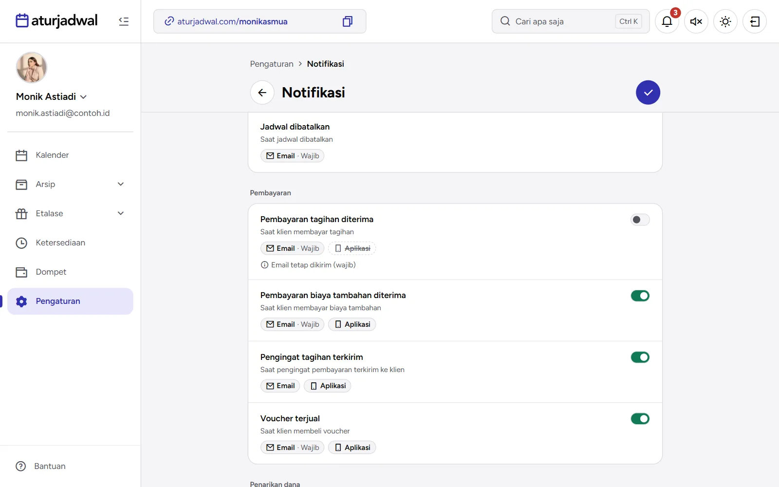 Tangkapan layar: Pengaturan Notifikasi dengan satu saklar dimatikan dan kanal Email wajib, tampilan desktop