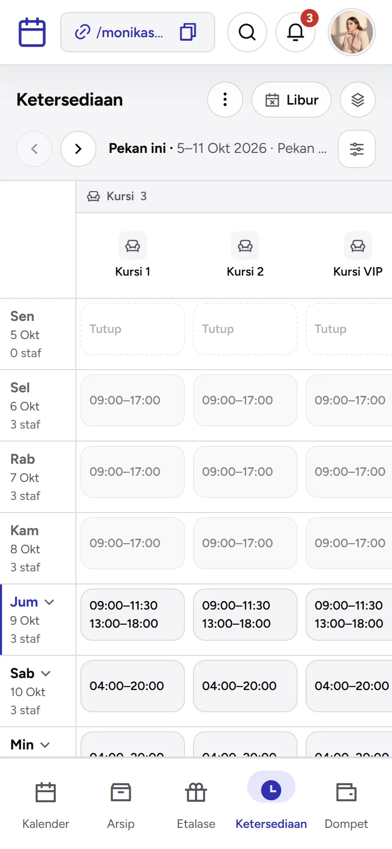 Tangkapan layar: tabel Ketersediaan dengan baris kursi, tampilan ponsel