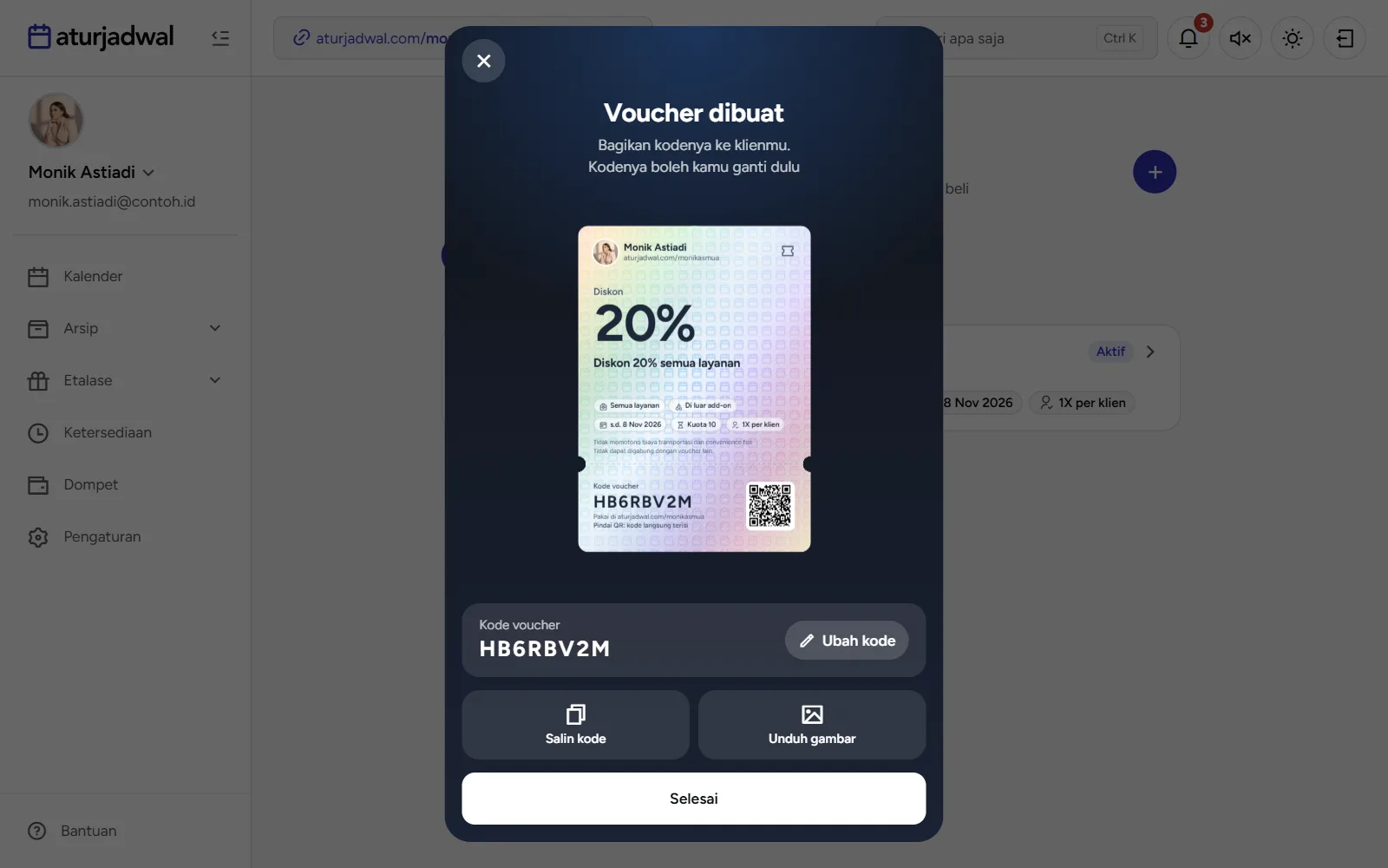 Tangkapan layar: layar Voucher dibuat dengan kartu holografik dan kode acak, tampilan desktop