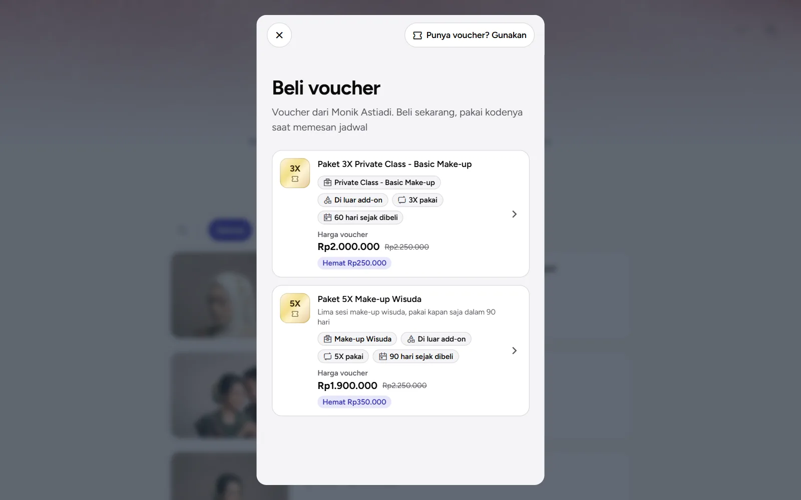 Tangkapan layar: etalase Beli voucher berisi dua voucher dengan harga dan nilai hematnya, tampilan desktop